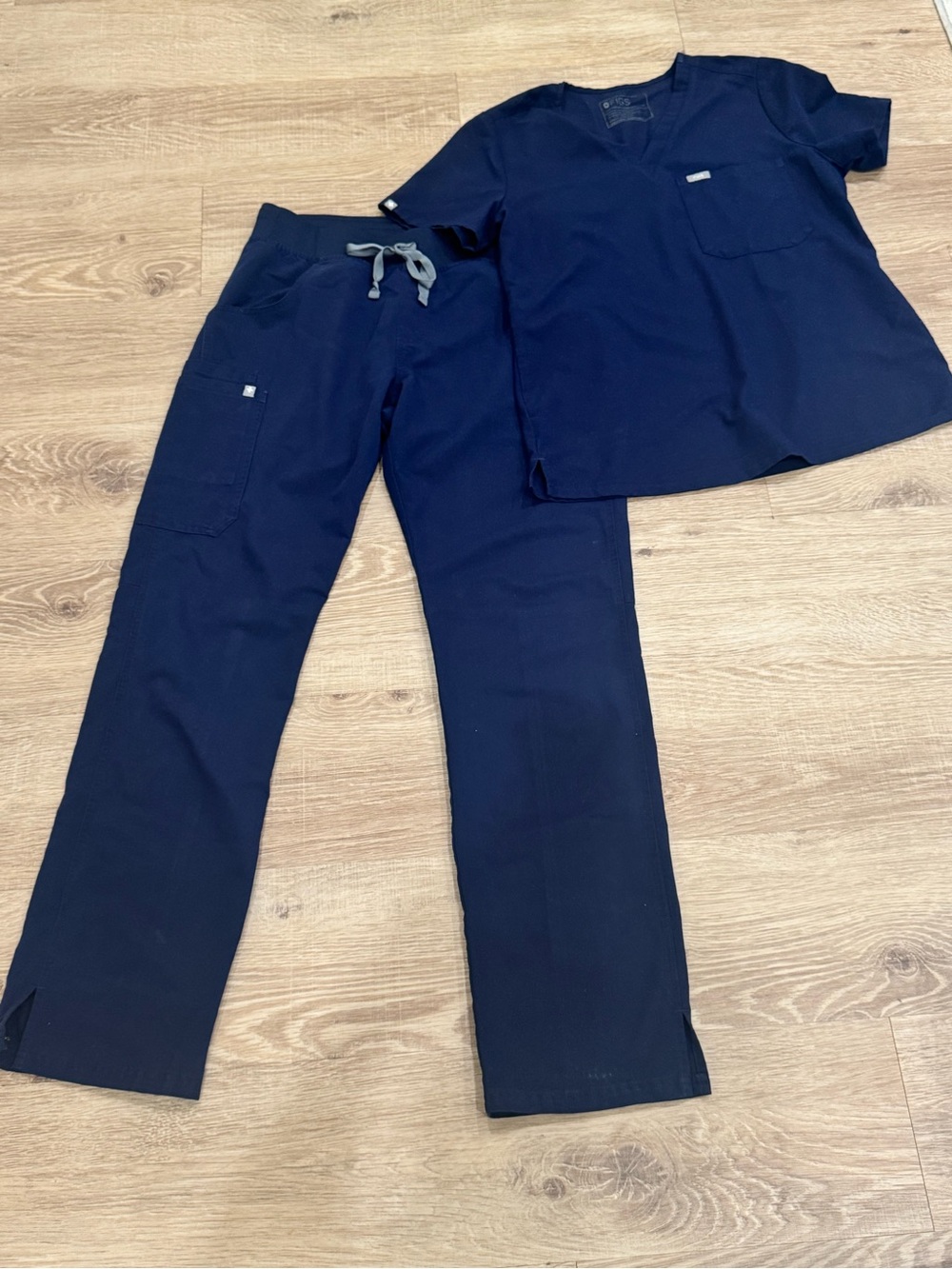 FIGS Navy Blue Scrub Set Women’s Straight Leg Cargo Pants & V-Neck Top Medium